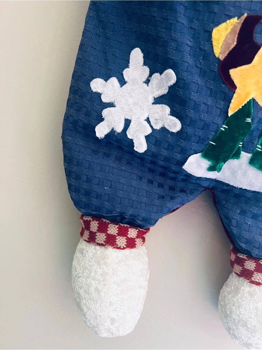 Festive 'Let It Snow' Plush Snowman Wall Decor in Red & Blue